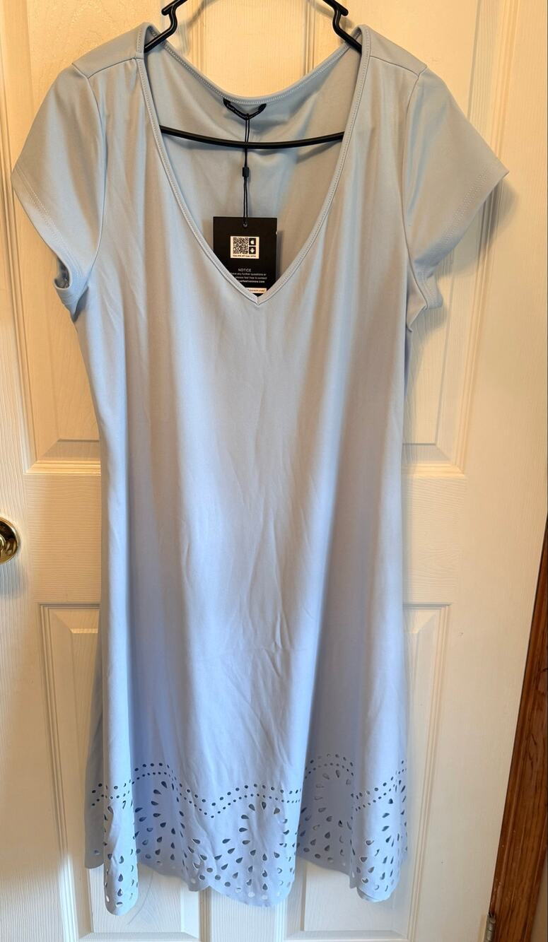 NWT light blue short-sleeve V-neck long dress Size XL laser-cut floral bottom.